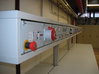 poste_electrotech_educatif_informatique_etabli_bandeau_prises_securite.jpg --24 Kb